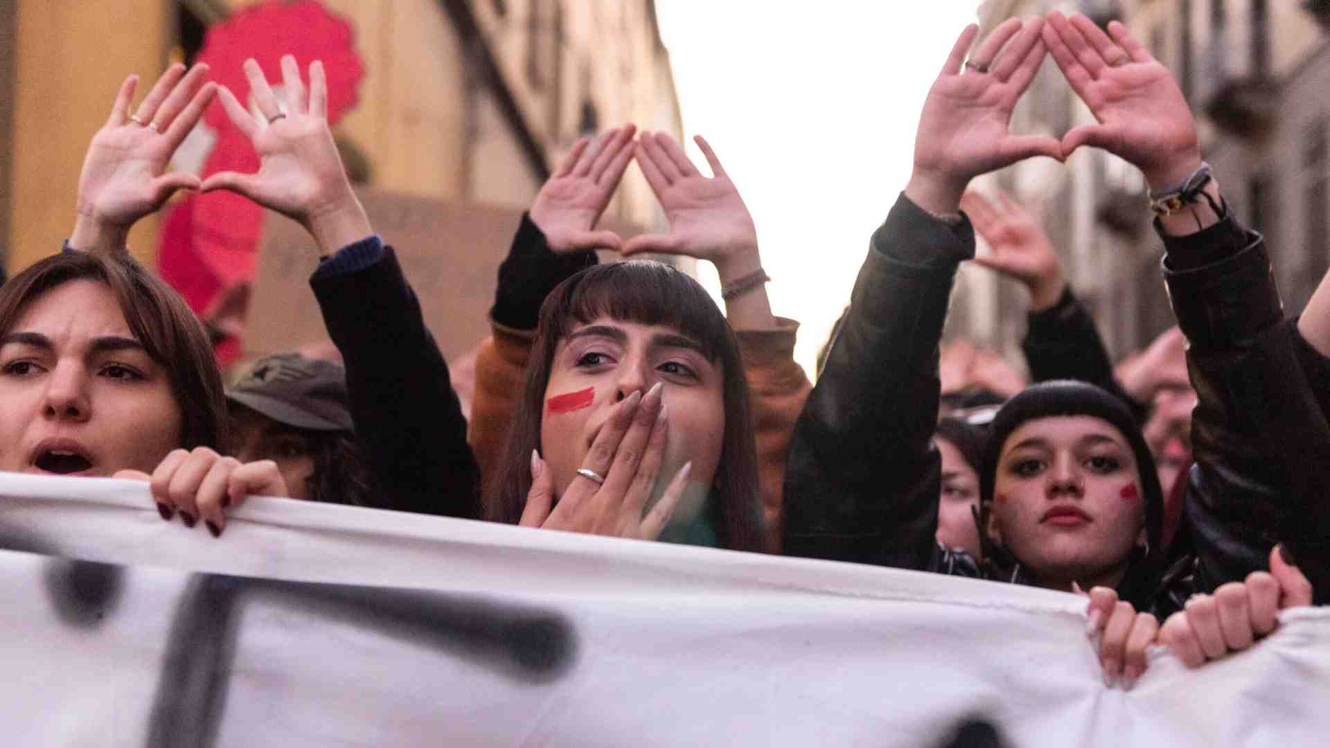 Avanti, sorelle: la lotta femminista fuori da ogni conformismo