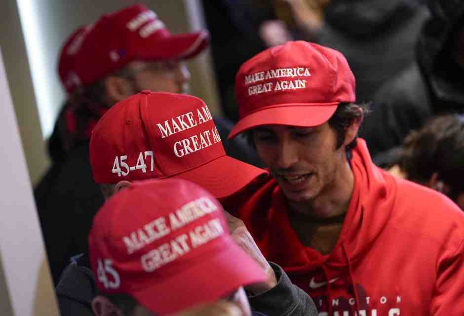 Fuentes e gli altri che mollano Trump, perdente e poco estremista