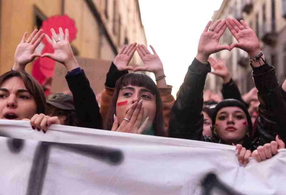 Avanti, sorelle: la lotta femminista fuori da ogni conformismo