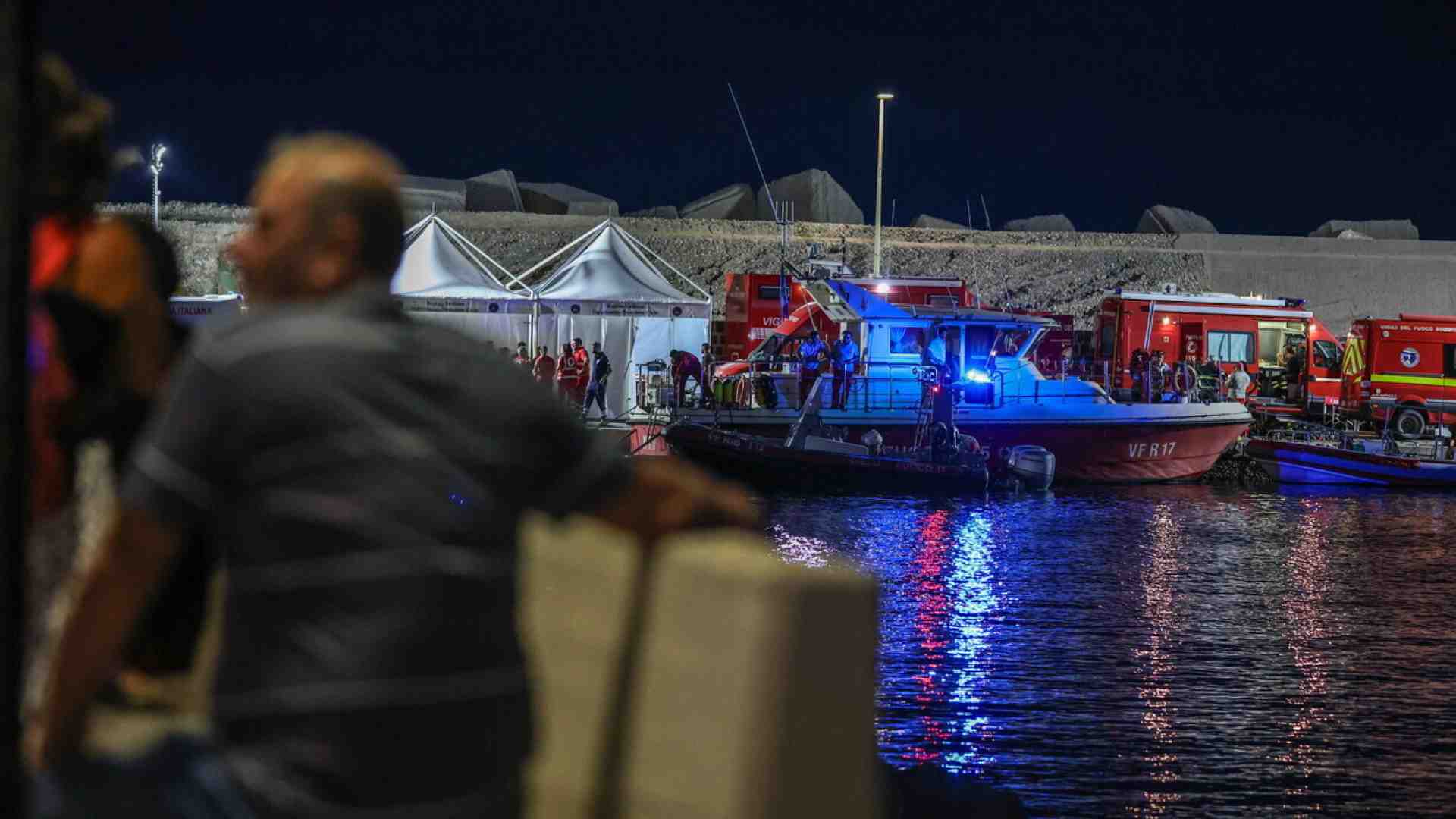 Un salto nel fatalismo di fronte al naufragio della barca affondata a Palermo