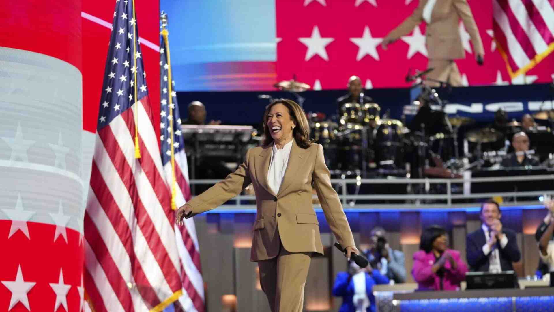 Notti magiche al Trump Hotel di Chicago, aspettando Kamala alla Convention democratica
