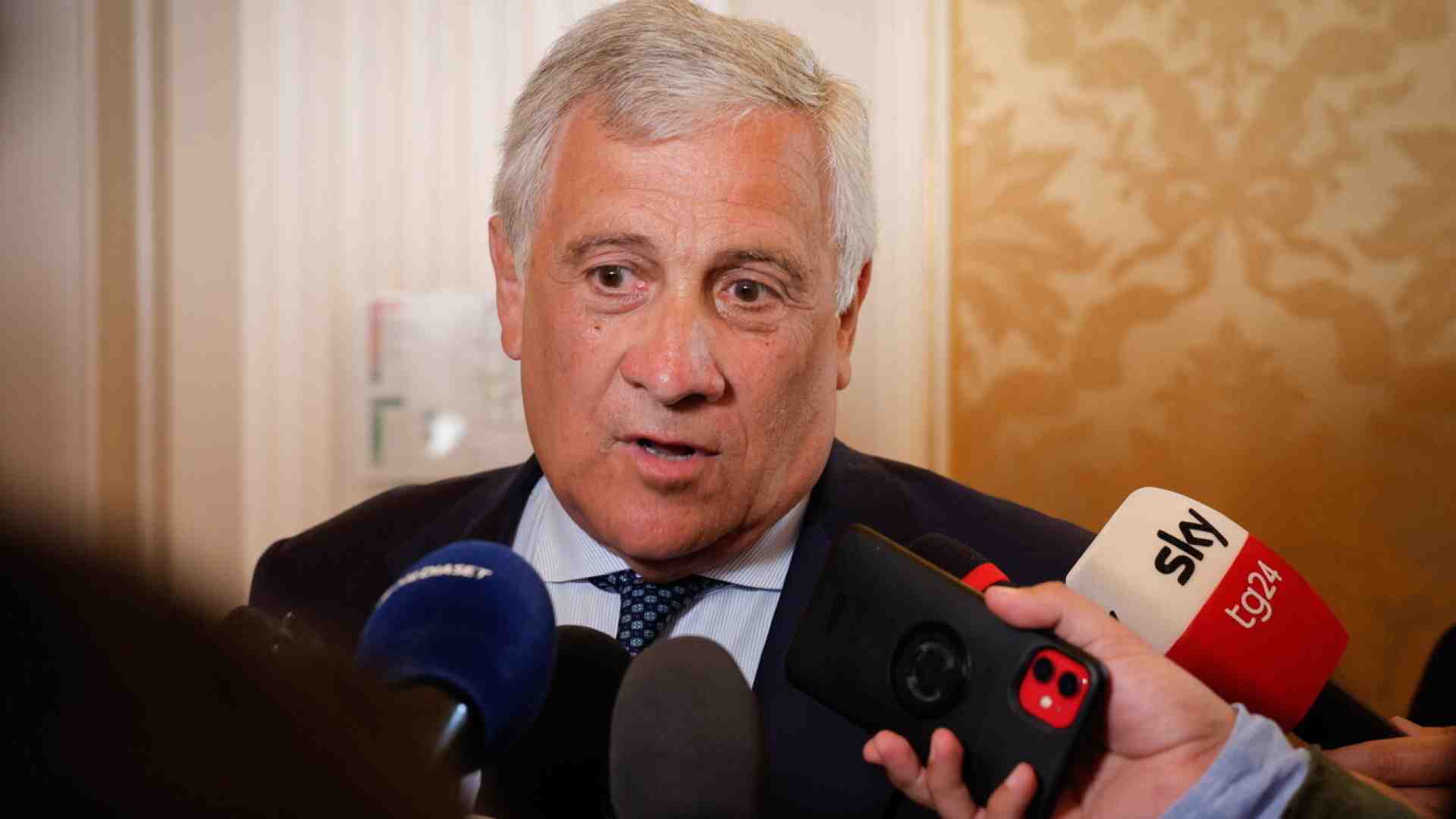 Tajani: "Un complotto contro Arianna Meloni? Verosimile. Il paese è maturo per lo ius scholae"