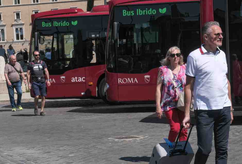 Botta e risposta con l’assessore Patanè sul premio agli autisti Atac