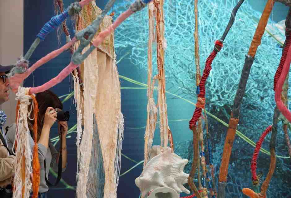 Alla Biennale, la dissertazione sull’arte è indistinguibile dalla vanvera intersezionale