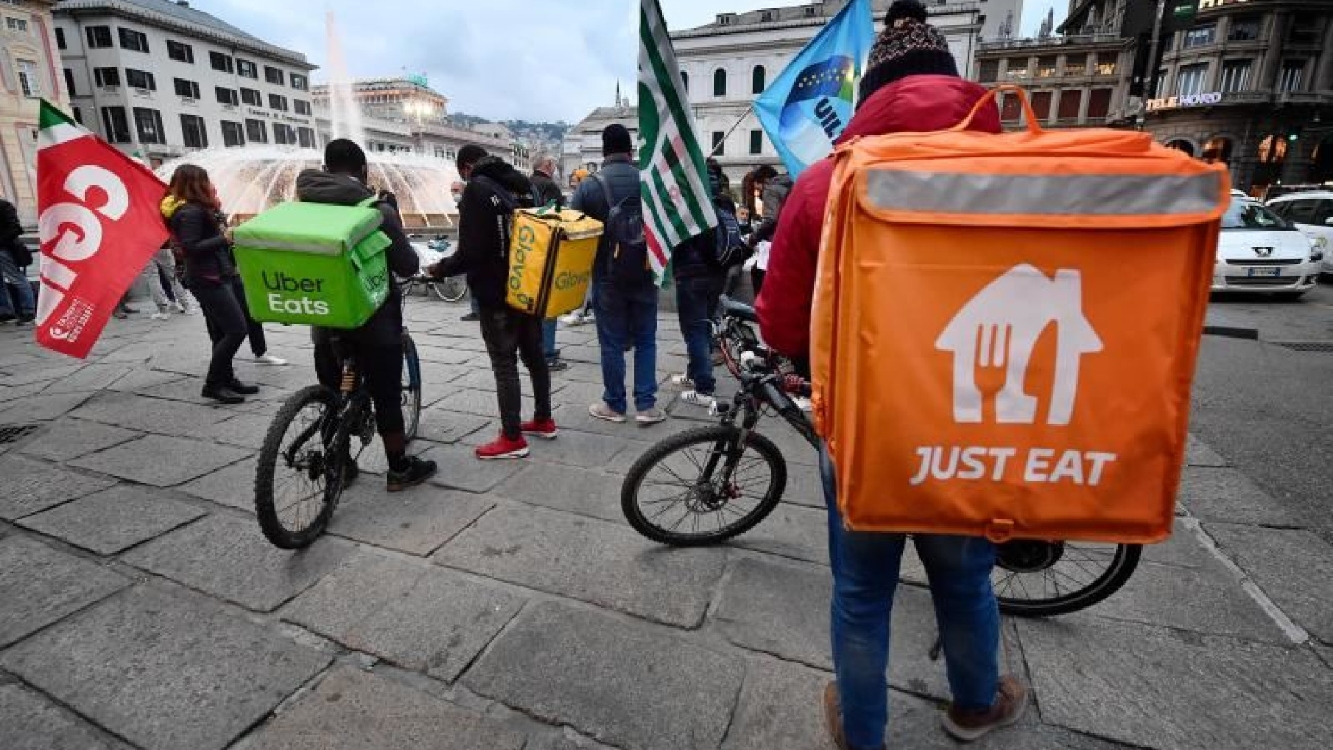 In Toscana i rider sanzionati perché «troppo lenti». Le proteste dei sindacati