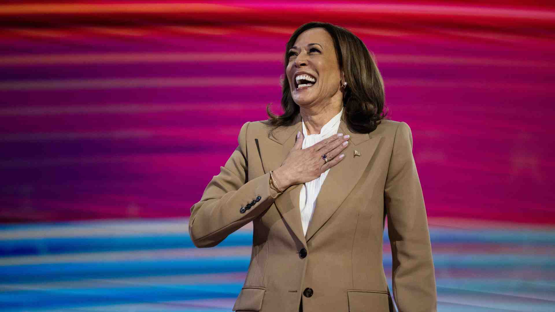 Loghi, meme, cani, un erede. La convention dei “creators for Kamala”