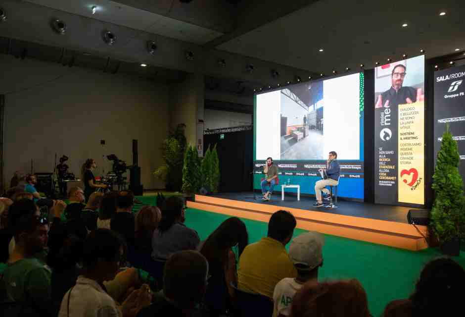 L’essenziale? È un voler bene alle cose che svela la loro provenienza