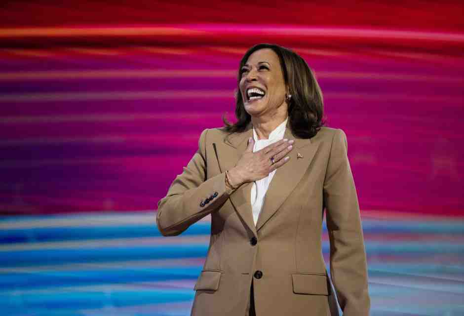 Loghi, meme, cani, un erede. La convention dei “creators for Kamala”