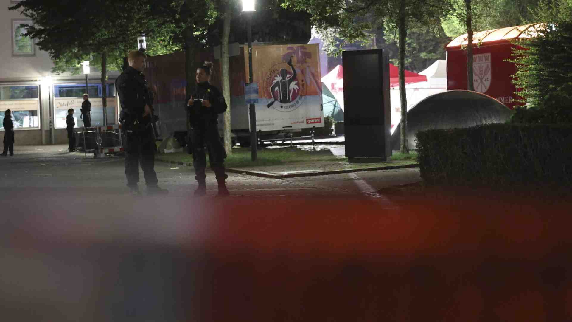 L'Isis rivendica gli accoltellamenti di Solingen. Si costituisce il presunto attentatore