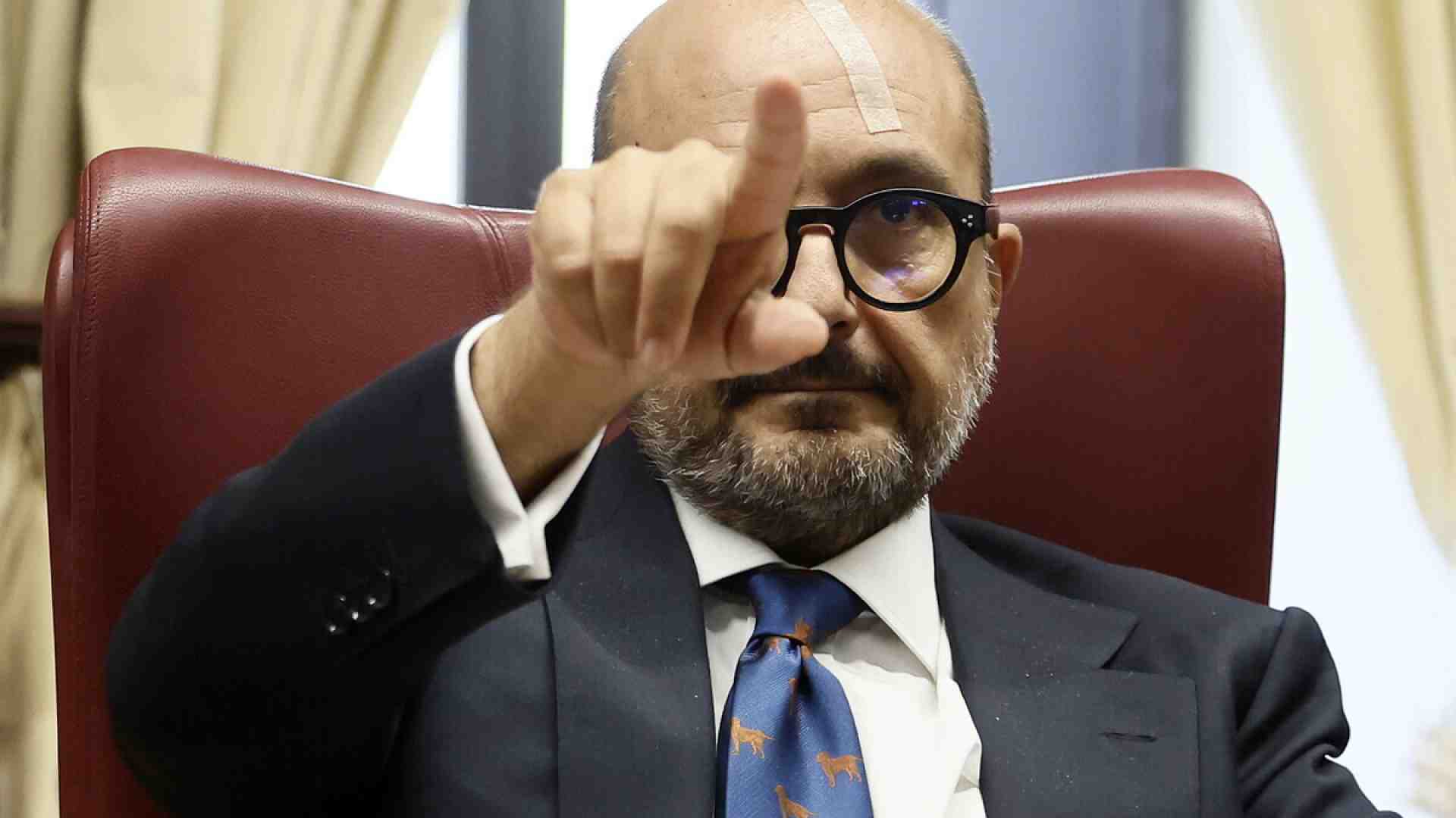 Sangiuliano e Osho. La grande mostra sul Futurismo, voluta da Meloni, è un manicomio