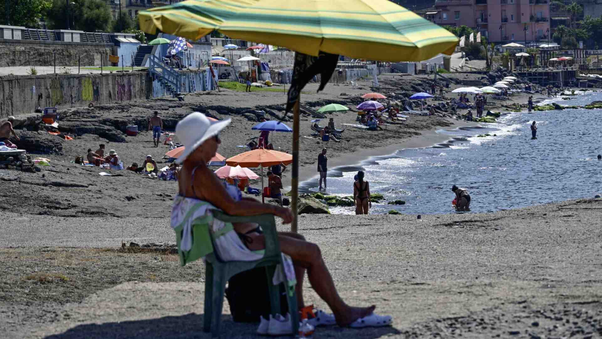 Bagni a Napoli. Storie, da Ortese a La Capria