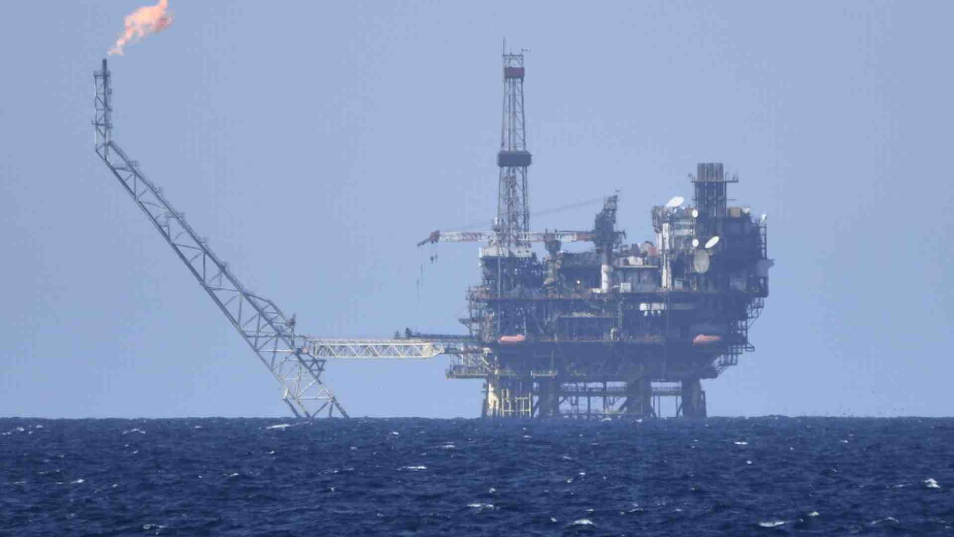 In Libia lo scontro di potere blocca greggio e banche. Eni in allerta