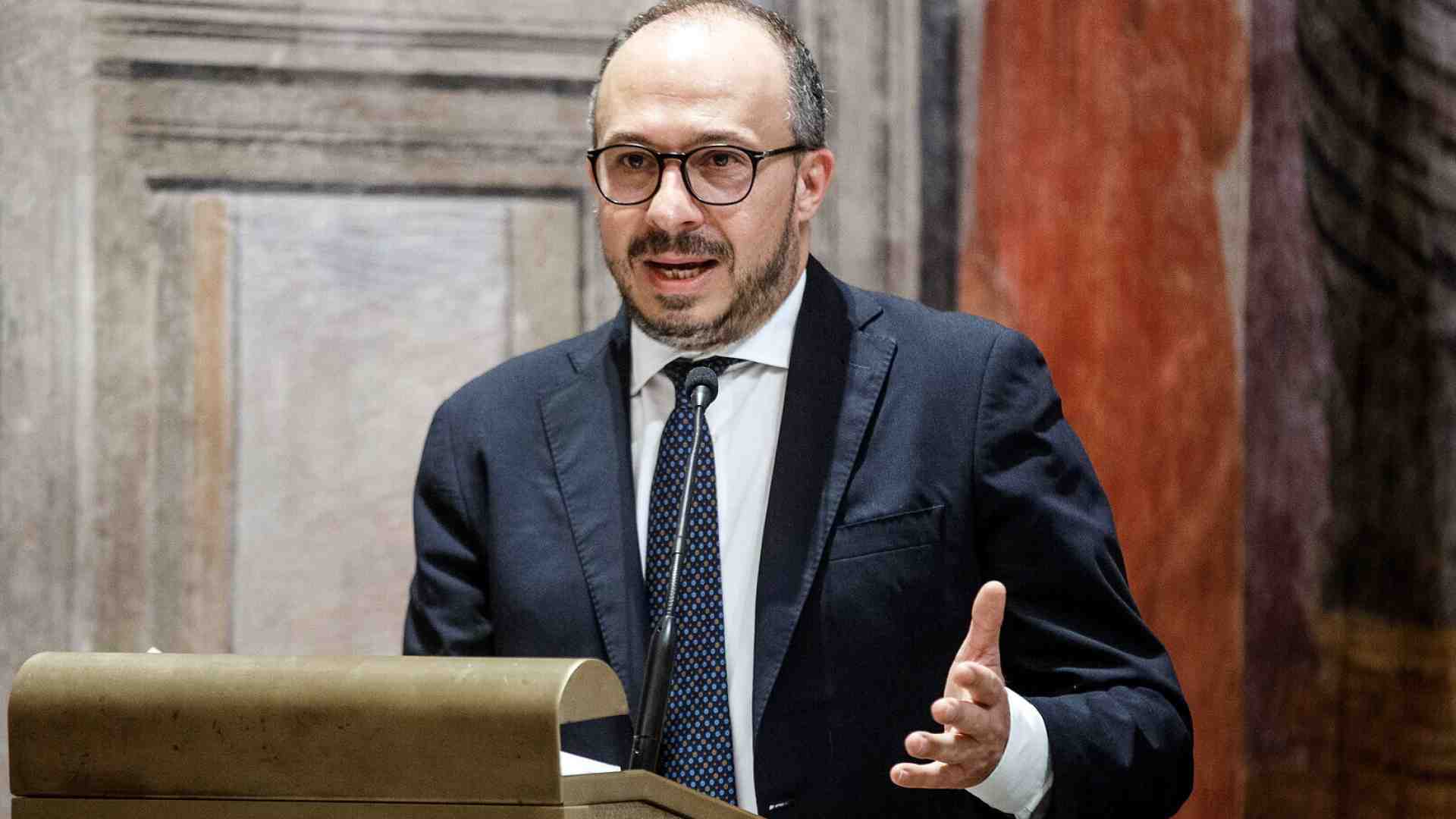 Lo spazio del centro è a sinistra. Ci scrive Faraone (Iv)