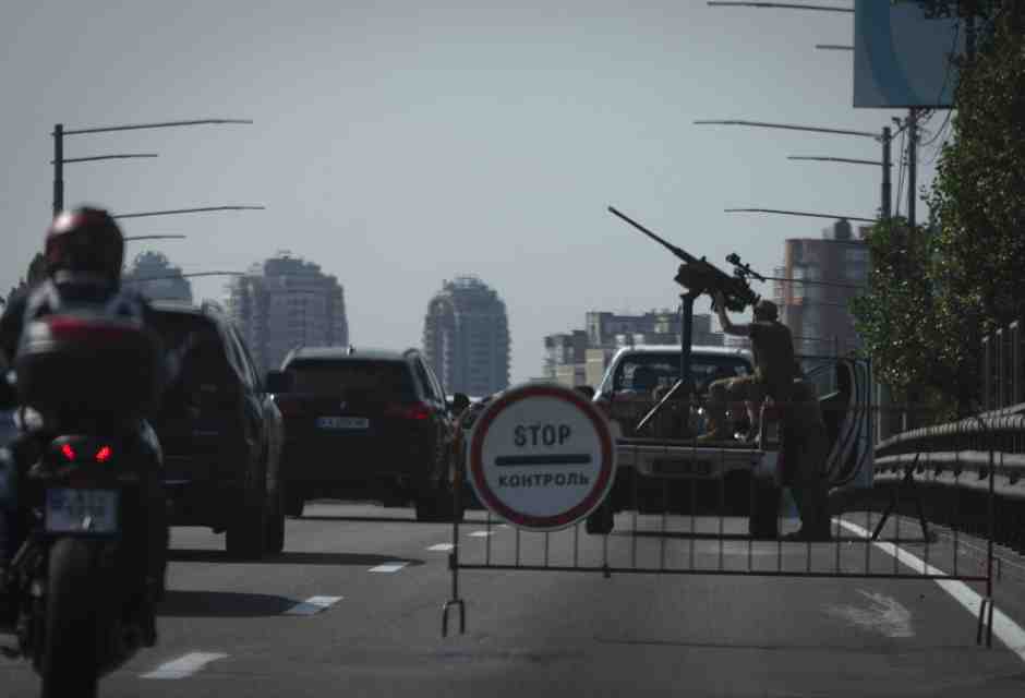 Frenare Kyiv sulle armi significa aiutare Putin. Il coraggio che manca a Meloni