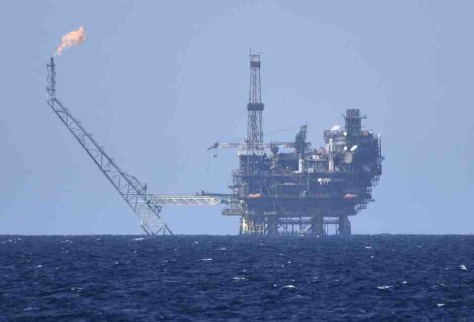 In Libia lo scontro di potere blocca greggio e banche. Eni in allerta