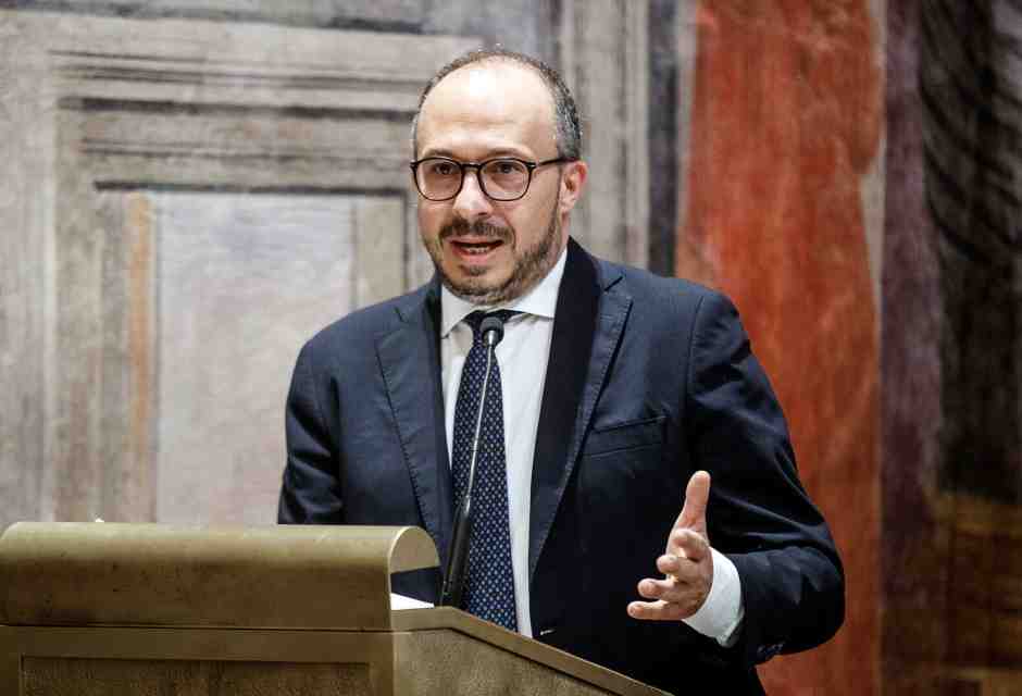 Lo spazio del centro è a sinistra. Ci scrive Faraone (Iv)