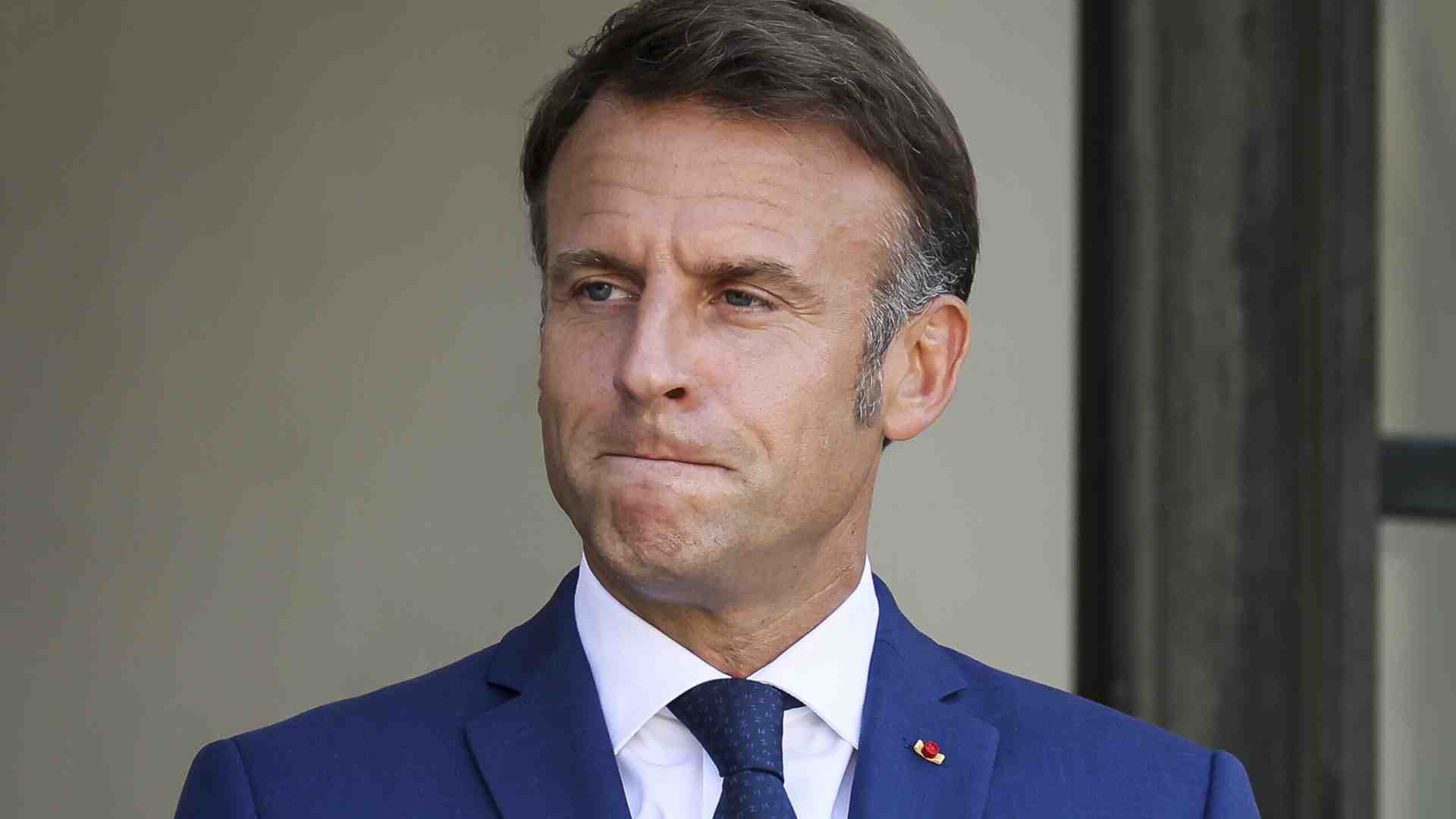 Il familismo amorale che servirebbe a Macron