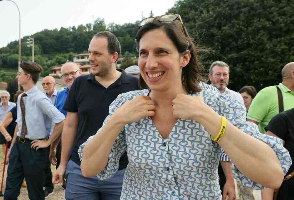 Schlein riemerge sabato a Procida. Problema: scaricare Orlando e sistemare Gentiloni