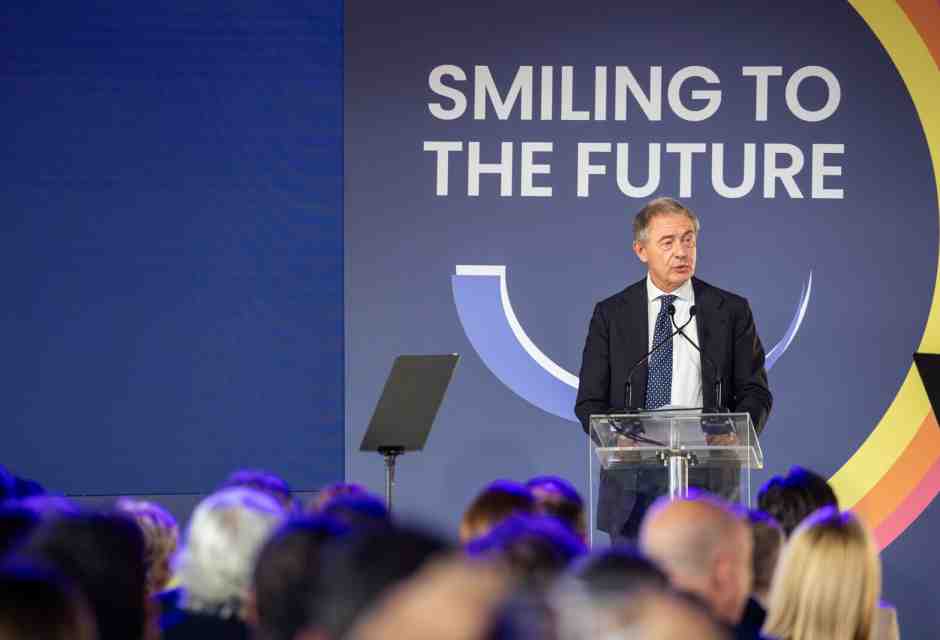 Senza il "cartello" di Urso, cala il prezzo dei carburanti