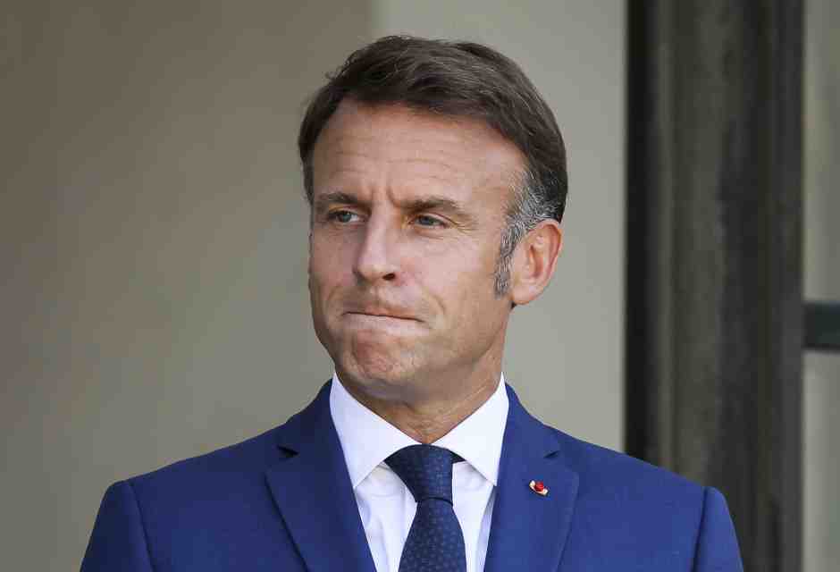 Il familismo amorale che servirebbe a Macron