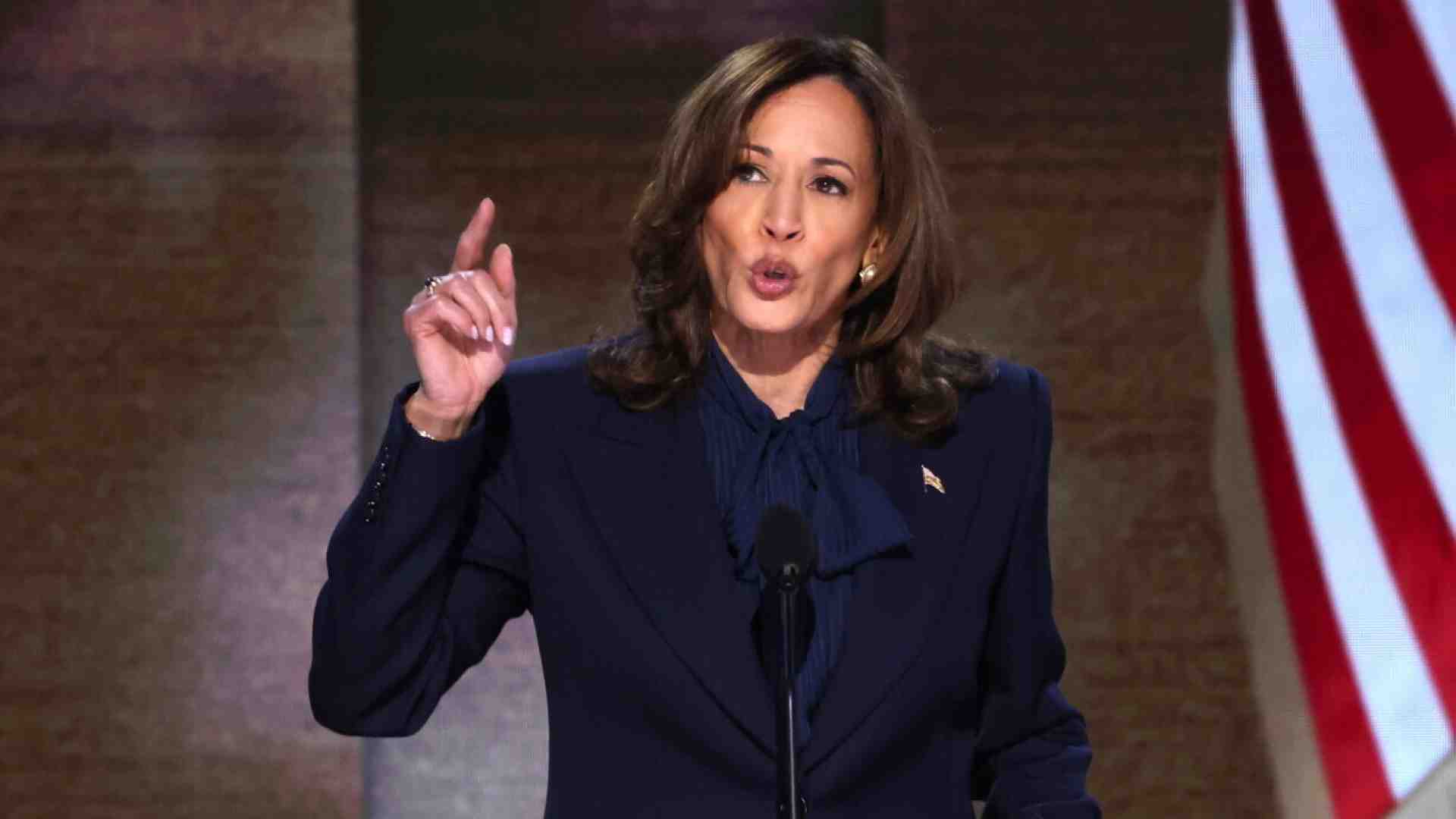 Per scongiurare il fallimento di Hillary del 2016, Kamala se ne sta lontana dal soffitto di cristallo
