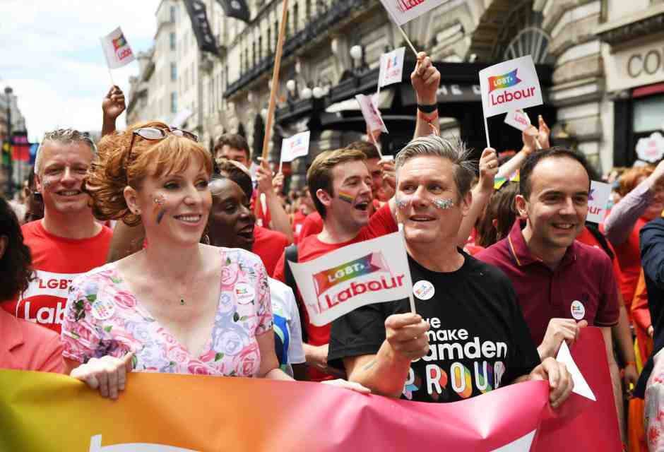 Dai programmi di Starmer ai silenzi di Kamala, quante delusioni per i transattivisti