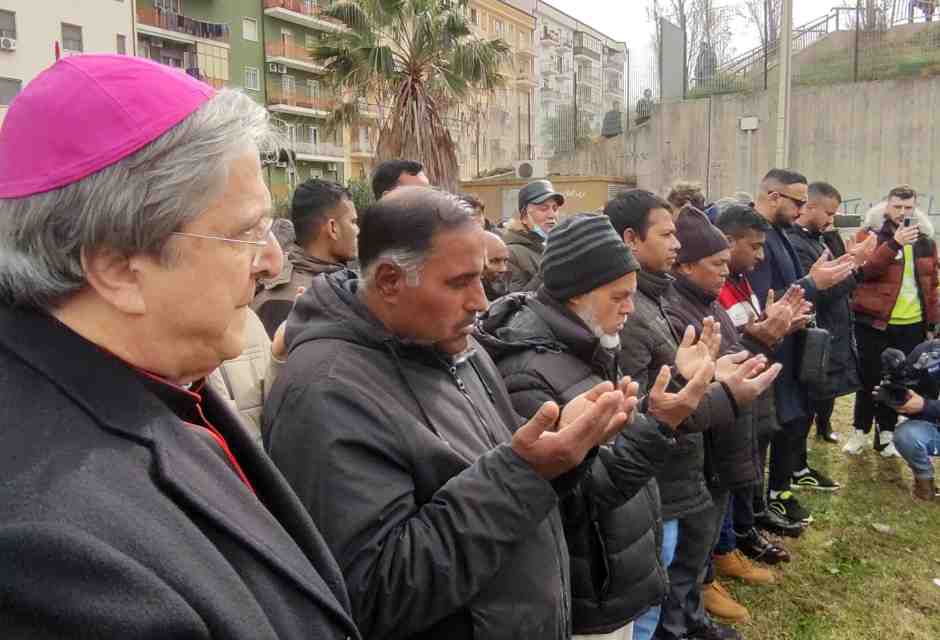 Auguri a monsignor Savino
