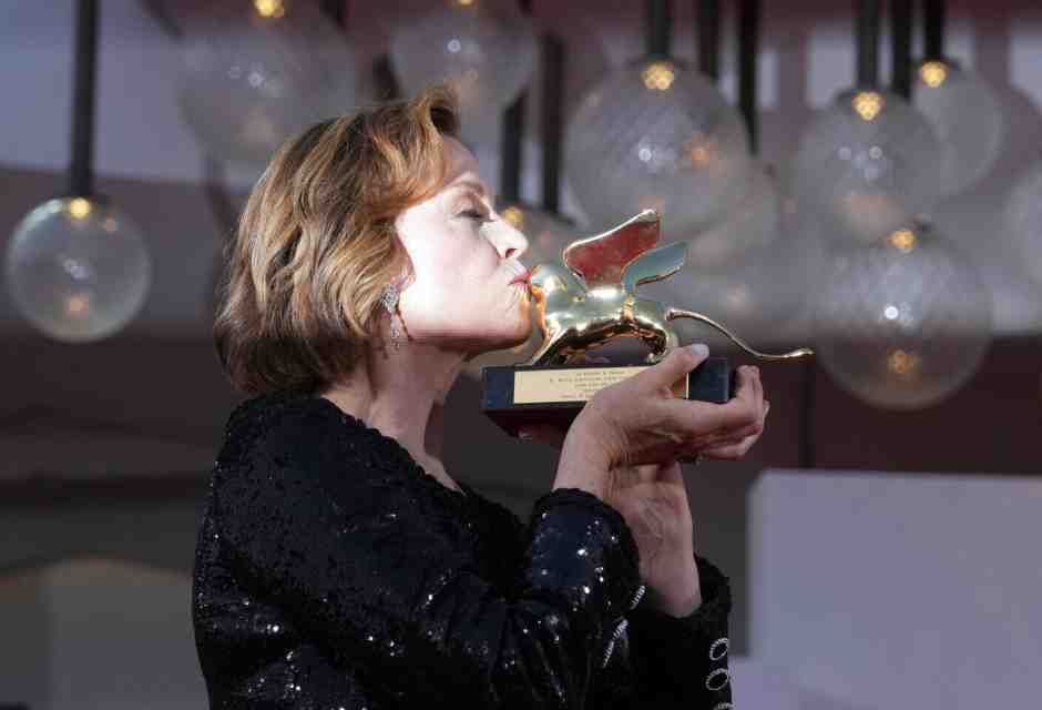 L'amore a Venezia. Sul red carpet pochi influencer e tante coppie navigate. È il "vecchio" che resiste