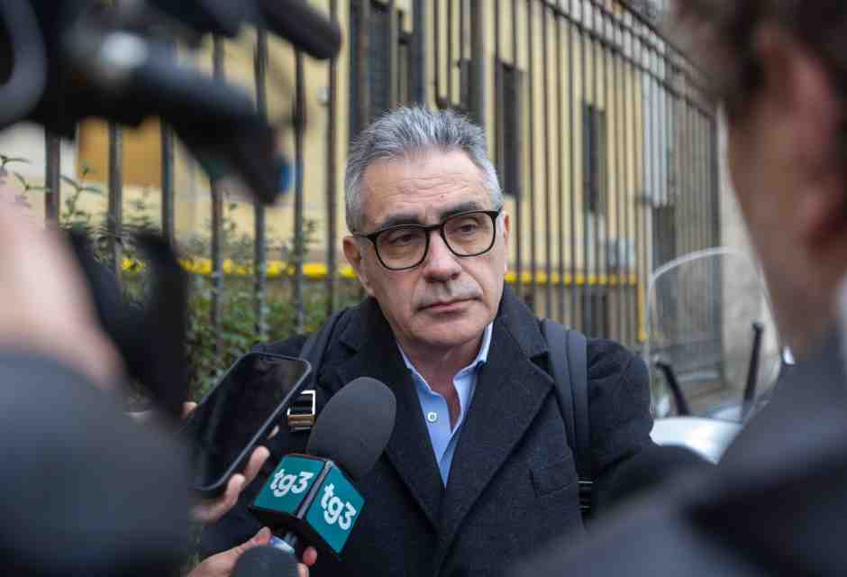 Pregliasco preso a sassate. Se l'estremismo vuole mettere a tacere la scienza