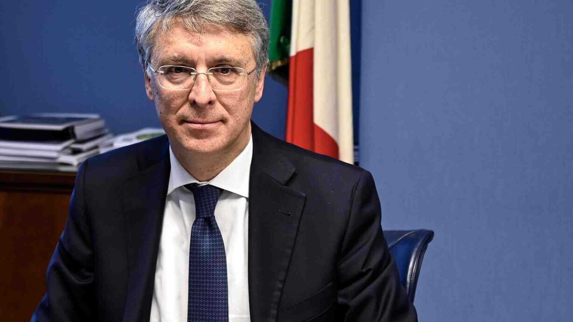 La giusta indagine sui “dossieraggi” e gli atti irrituali di Cantone