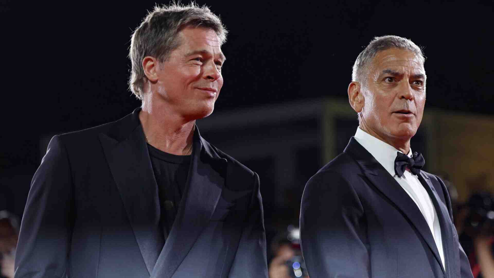 La sfilata di Clooney e Pitt a Venezia riporta in auge l'avanspettacolo