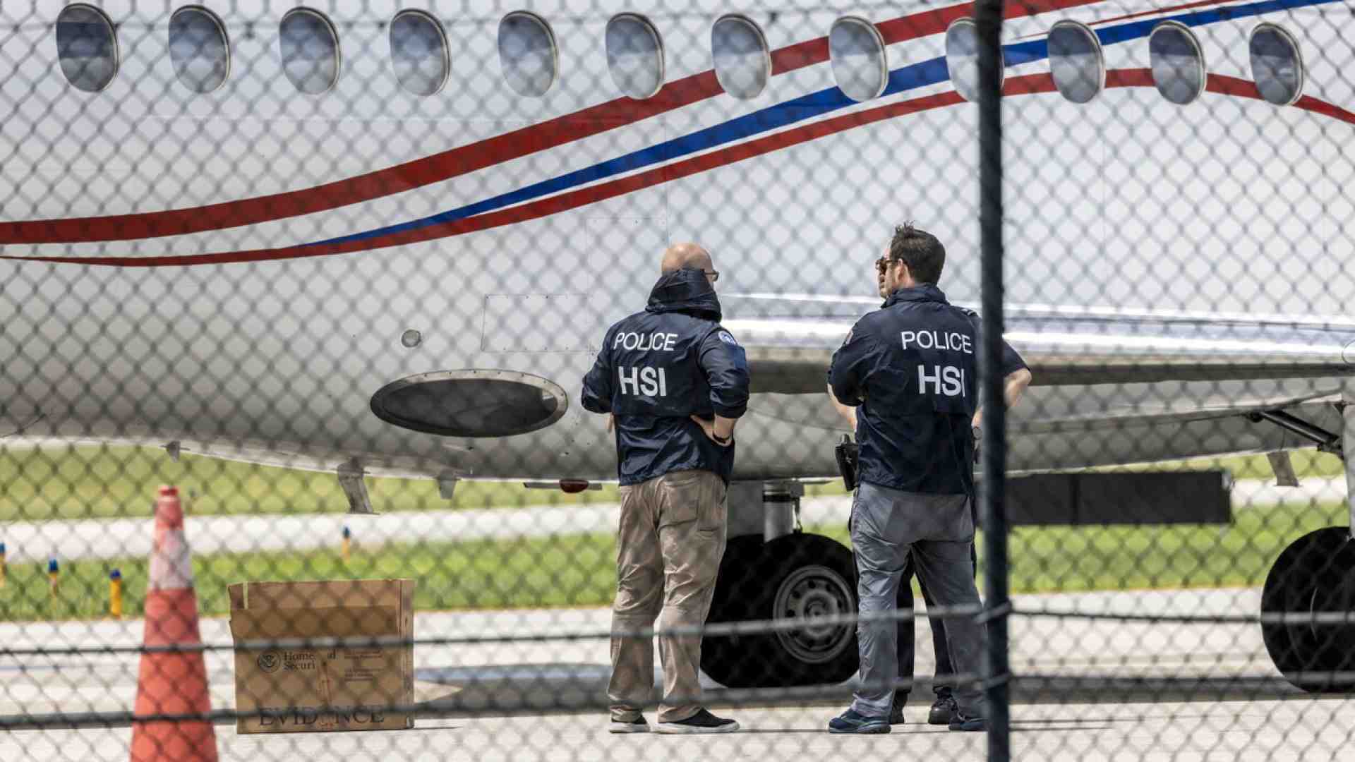 L'aereo di Maduro sequestrato dagli Stati Uniti, ma la sua preoccupazione è anticipare il Natale