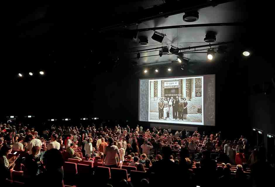 A Venezia torna in auge uno show che credevamo dimenticato: l’intervallo