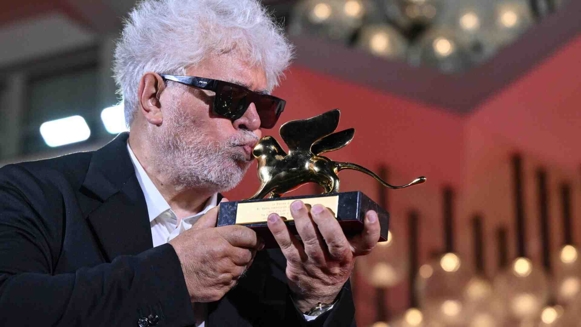A Venezia il Leone d'oro lo vince Almodovar (ma lo meritava Guadagnino)
