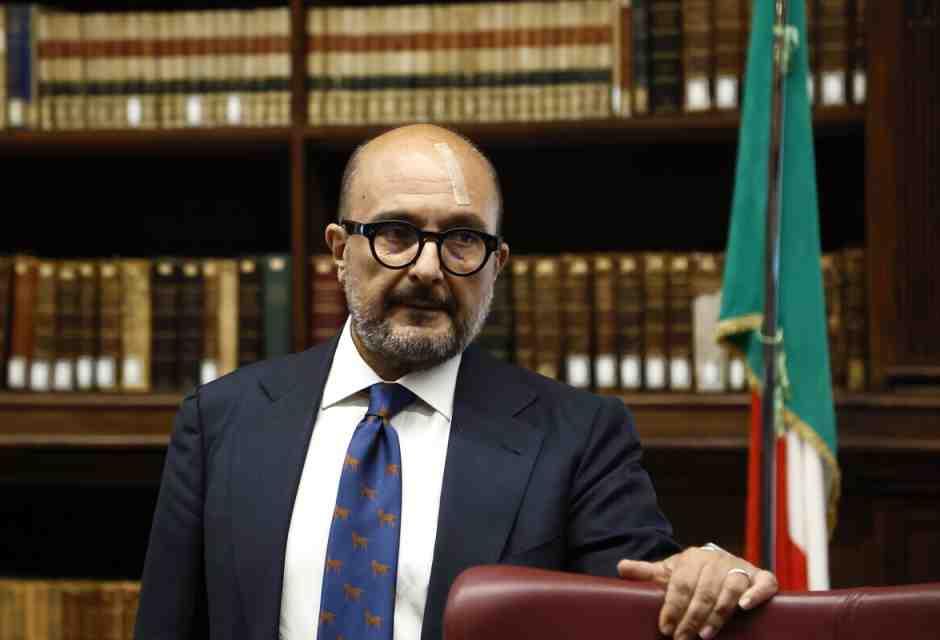 Onori all'ex ministro Sangiuliano, le sue lettere, le lacrime. Il racconto dei suoi "nove giorni"