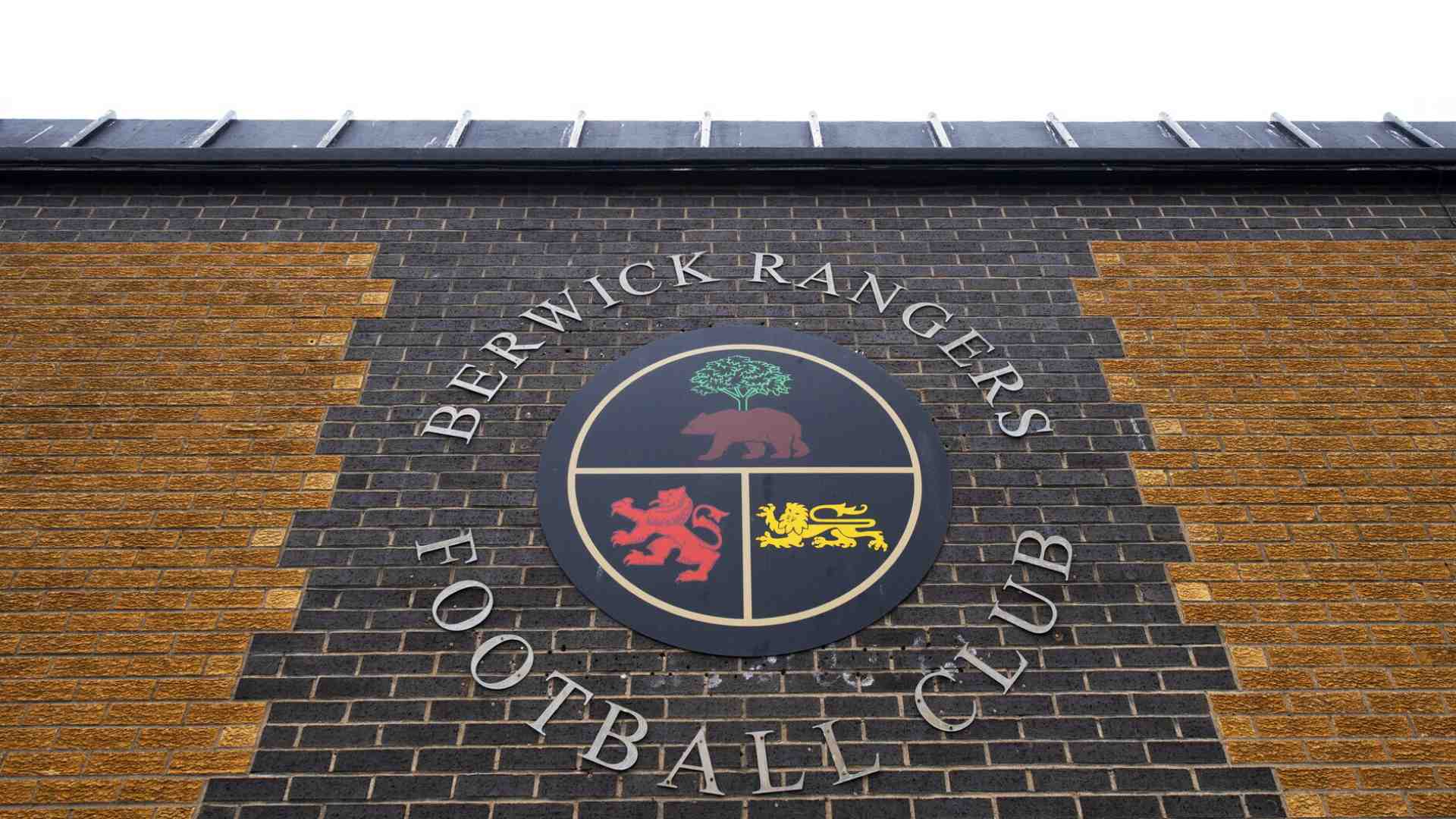 Benvenuti a Berwick-upon-Tweed, dove il calcio se ne frega di storia e geografia