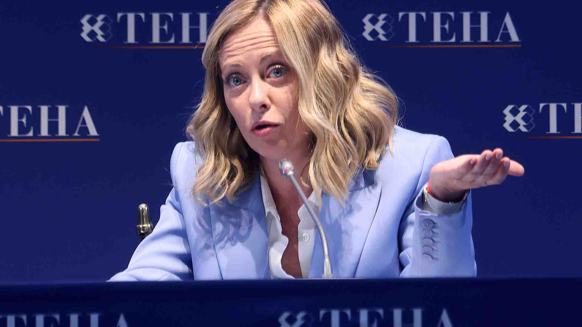 Meloni contro la famiglia Berlusconi e Gianni Letta. Il giallo della tassa scomparsa a favore degli eredi del Cav.