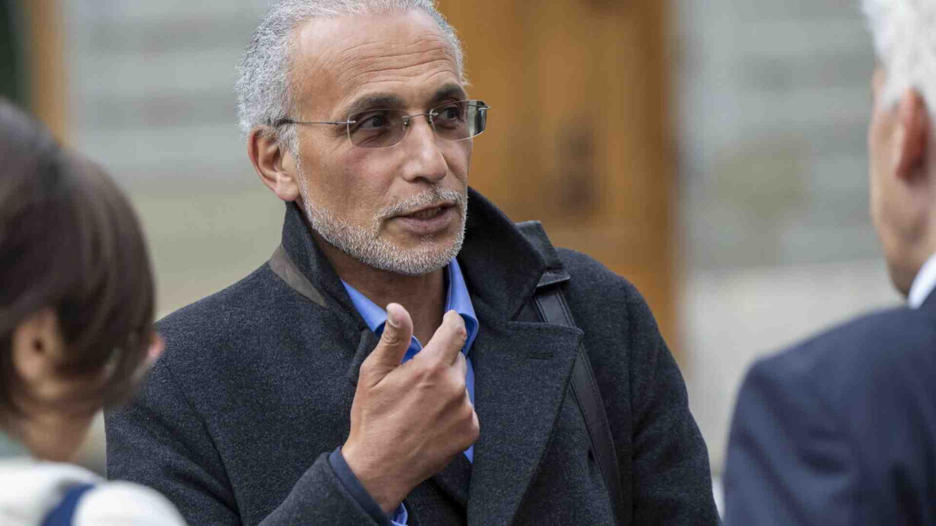 Il piissimo Tariq Ramandan scopre che l’occidente liberale è meglio della sharia