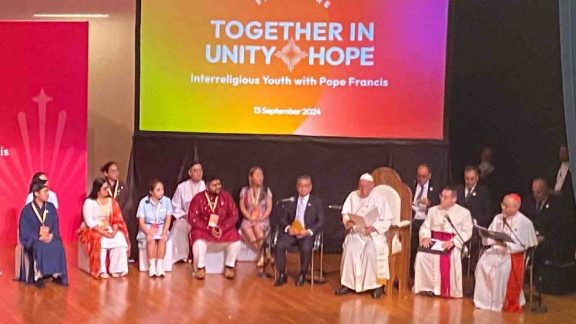 Il Papa ai giovani: Dio è per tutti, il dialogo si costruisce nel rispetto