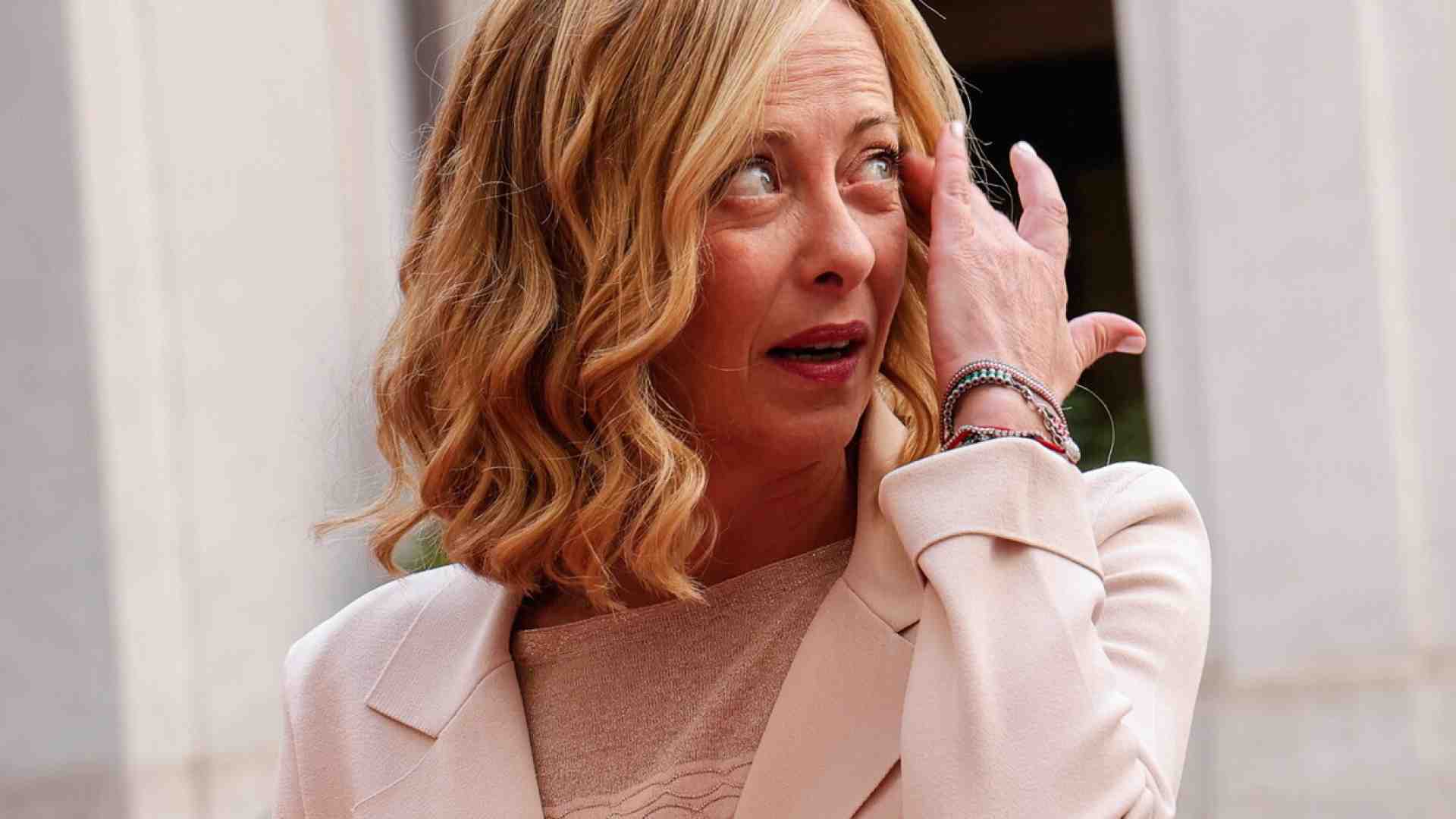 Ecco la vera storia dei poliziotti "allontanati" da Meloni a Palazzo Chigi