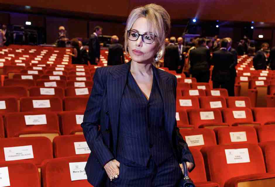 Marina Berlusconi incontra Draghi. I movimenti di Gianni Letta. Meloni sempre più infuriata