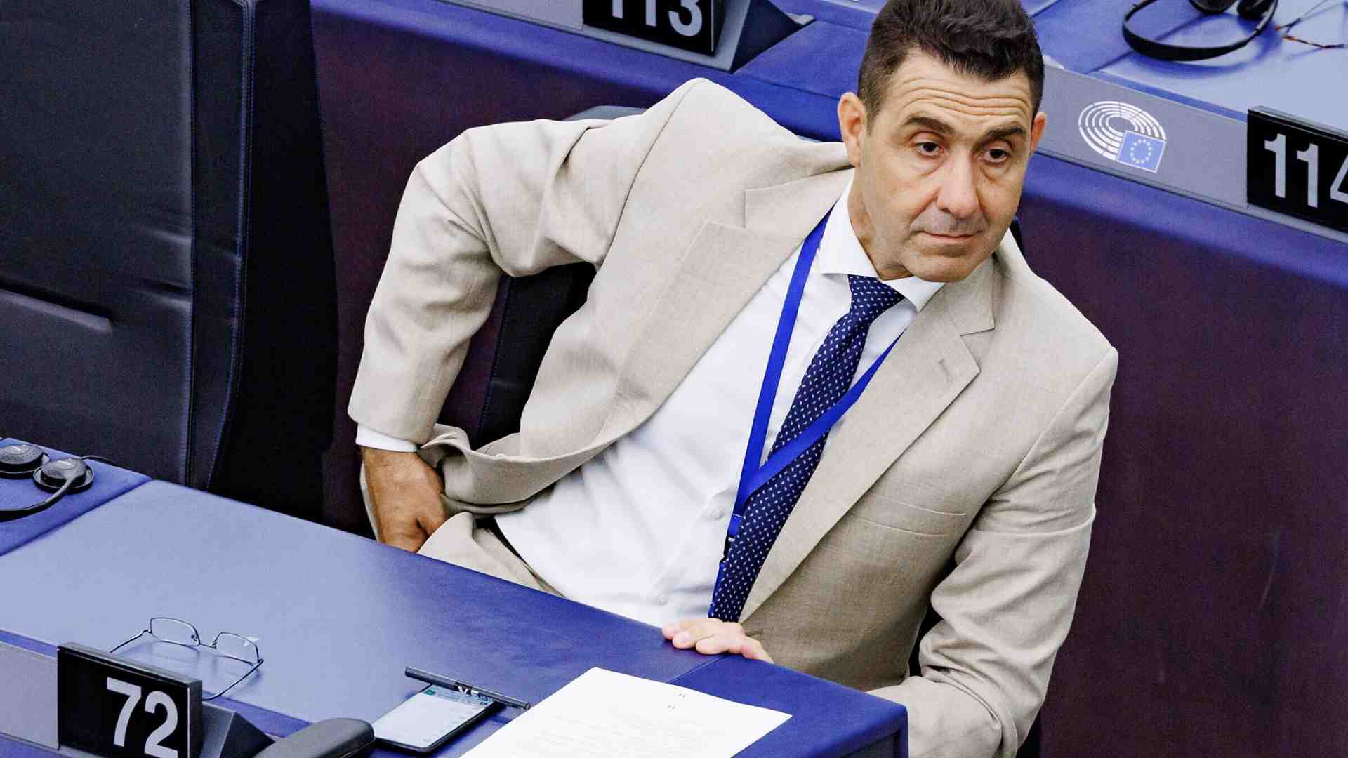 I Patrioti rimuovono Vannacci dalla vicepresidenza. E lui sbotta coi giornalisti