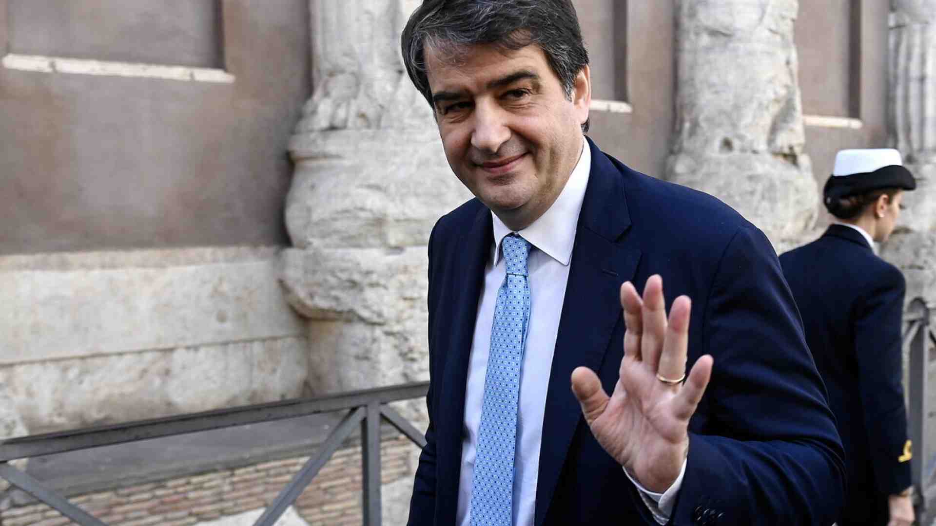 Da Schlein a Zingaretti: i segnali del Pd per il sì a Fitto. La doppia posizione della Lega e l'abbraccio con il M5s