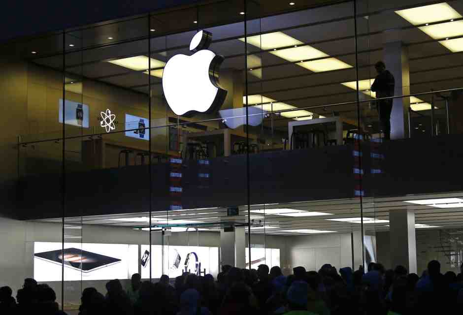 Big Tech vs Bruxelles: Apple toglie la sua IA agli utenti europei