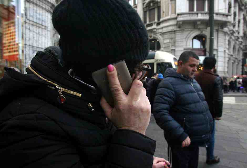 Gli italiani si disgustano del contatto fisico: lo conferma la filosofia