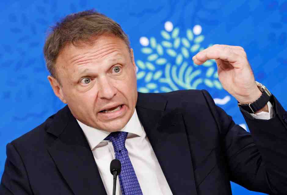 Il pescatore Lollobrigida, il suo piano pesca parte in ritardo, i ristori sono un pasticcio, ma è tutto preso dal G7