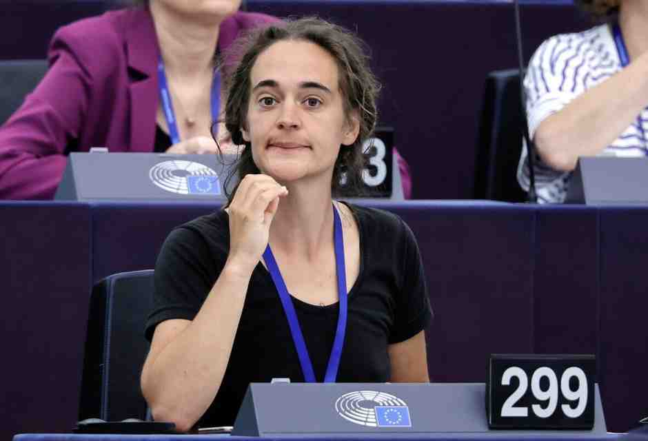 Sorpresa Rackete: la capitana vota a favore dell'uso di armi occidentali in territorio russo