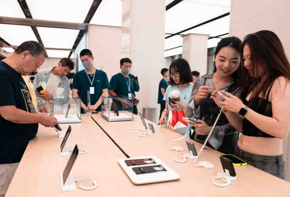 Senza gusto e refrattari al contatto. Ecco perché ci stiamo estinguendo