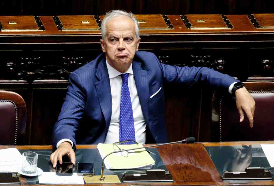 Rep. sfregia l'Irpinia, De Mita e Scalfari solo per fare un dispetto a Piantedosi