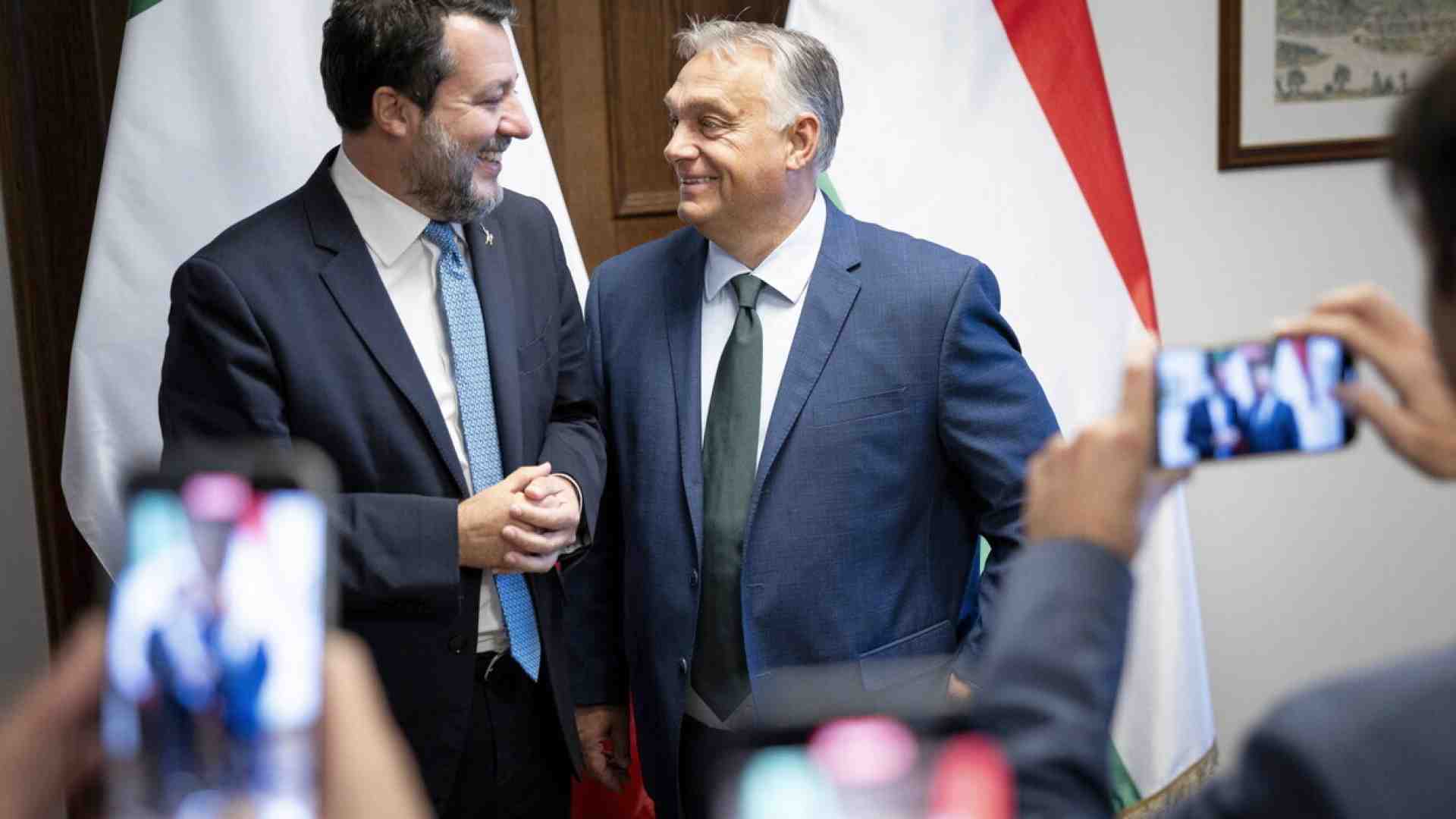Orban incontra l'"eroe" Salvini: "Sei il patriota più ricercato d'Europa"